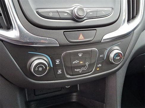 Used 2021 Chevrolet Equinox LT image 12