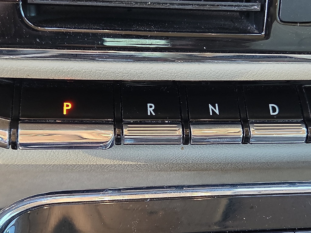 Used 2018 Lincoln Navigator Select w/ Technology Package RWD image 17