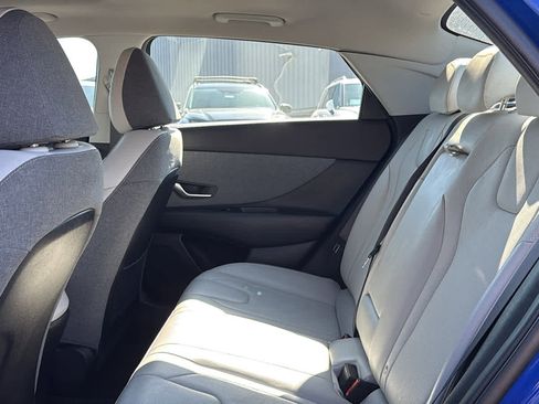 Used 2023 Hyundai Elantra Limited image 25