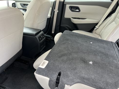 Used 2025 Nissan Rogue SV AWD/4WD image 15