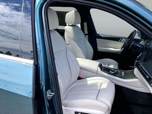 Used 2024 BMW X5 xDrive40i w/ Premium Package AWD/4WD image 9