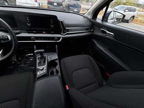 Used 2025 Kia Sportage LX image 34