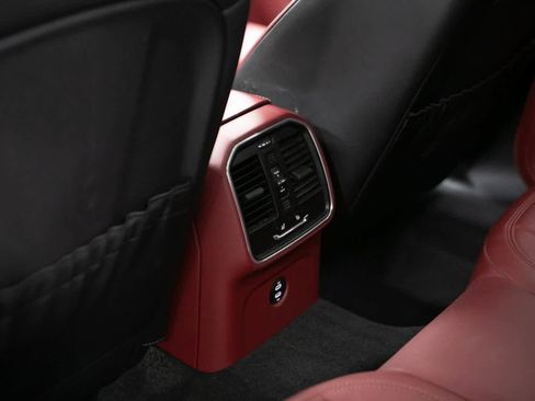 Certified 2022 Porsche Macan image 29