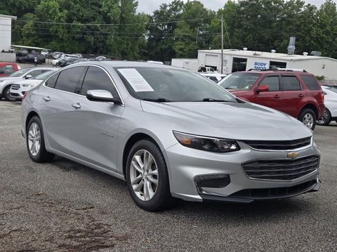 Used 2018 Chevrolet Malibu LT FWD image 1