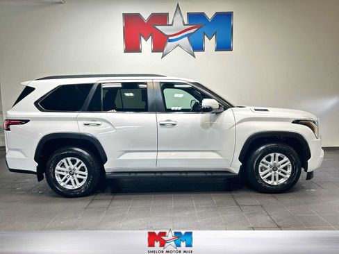 Used 2025 Toyota Sequoia SR5 AWD/4WD image 1