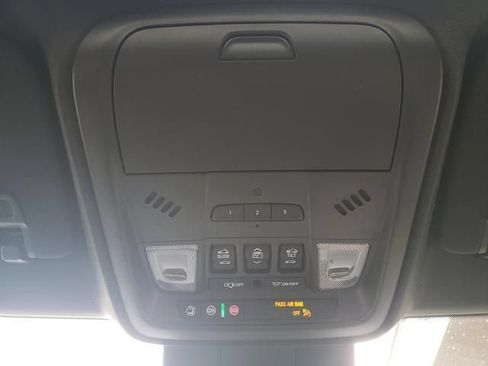 Used 2024 Cadillac XT4 Luxury w/ Cold Weather Package AWD/4WD image 21