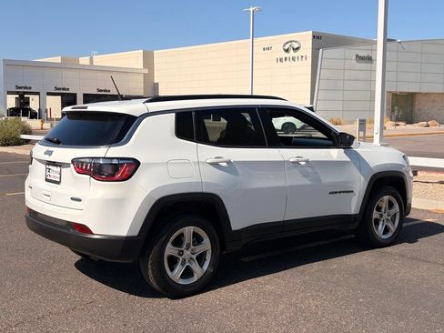 Used 2023 Jeep Compass Latitude AWD/4WD image 6