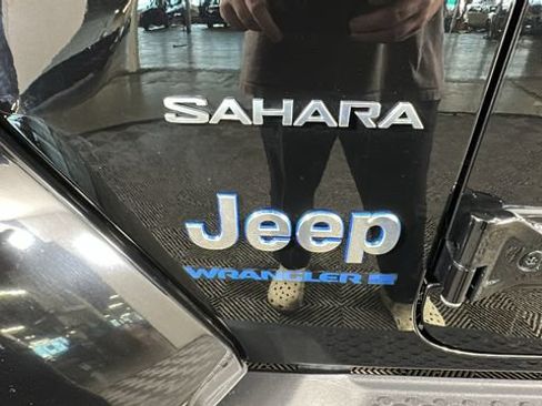 Used 2023 Jeep Wrangler Unlimited Sahara w/ Cold Weather Group AWD/4WD image 9
