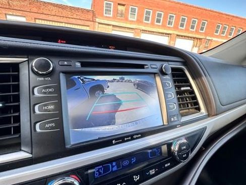 Used 2017 Toyota Highlander XLE image 15