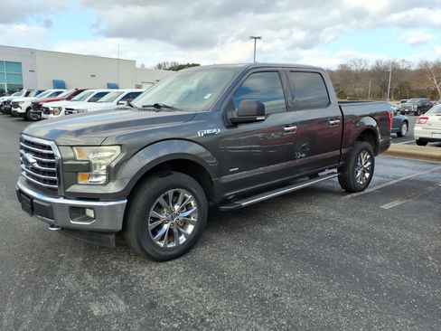 Used 2017 Ford F150 XLT w/ Equipment Group 302A Luxury image 3