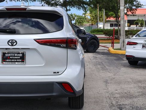Used 2023 Toyota Highlander XLE FWD image 17