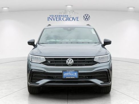 Used 2023 Volkswagen Tiguan SE R-Line AWD/4WD image 2