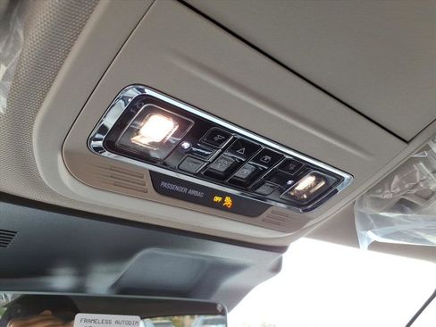 New 2026 Lincoln Corsair Premiere image 23