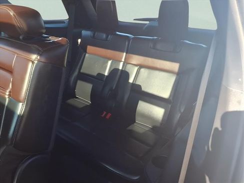 Used 2020 Ford Explorer Platinum w/ Premium Technology Package image 30