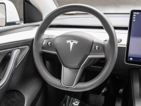 Used 2023 Tesla Model Y Long Range AWD/4WD image 17