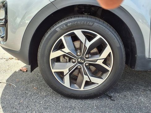 Used 2022 Kia Sportage EX w/ EX Technology Package image 4