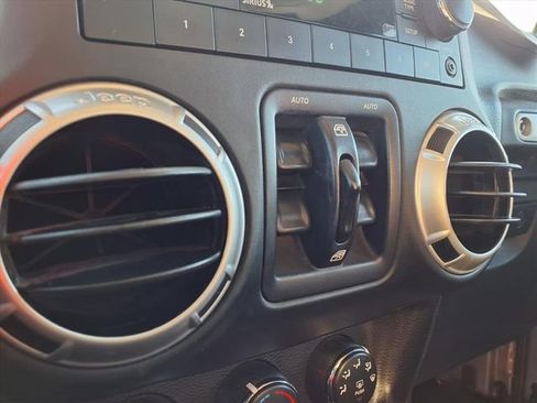 Used 2018 Jeep Wrangler Unlimited Sahara image 57