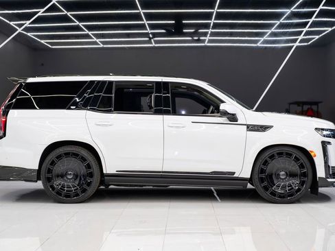 Used 2024 Cadillac Escalade Sport Platinum w/ LPO, ONYX Package image 8