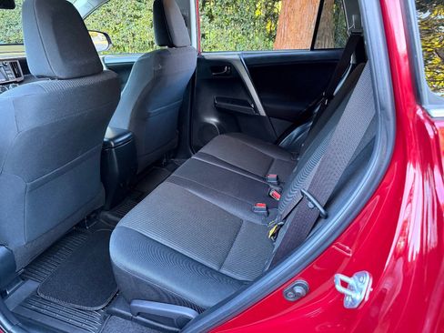 Used 2018 Toyota RAV4 LE w/ All Weather Liner Package FWD image 14