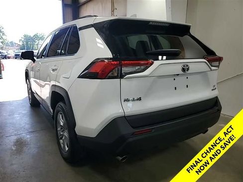 Used 2024 Toyota RAV4 LE AWD/4WD image 17