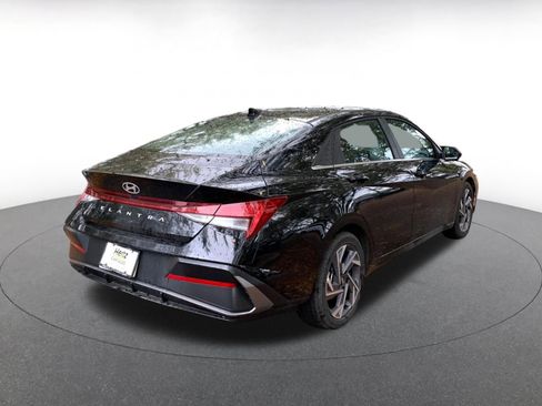 Used 2025 Hyundai Elantra SEL image 7