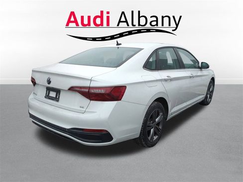 Used 2023 Volkswagen Jetta SE w/ Panoramic Sunroof Package image 6