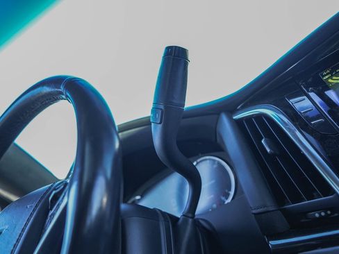 Used 2018 Cadillac Escalade Platinum image 23