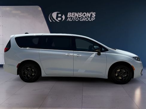Used 2024 Chrysler Pacifica Limited FWD image 6