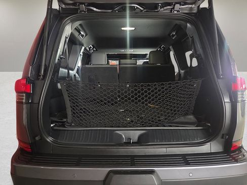 Used 2025 Lexus GX 550 w/ Accessory Package (2T) AWD/4WD image 12