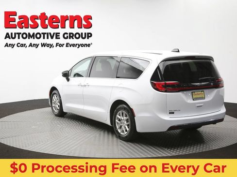 Used 2024 Chrysler Pacifica Touring-L FWD image 66