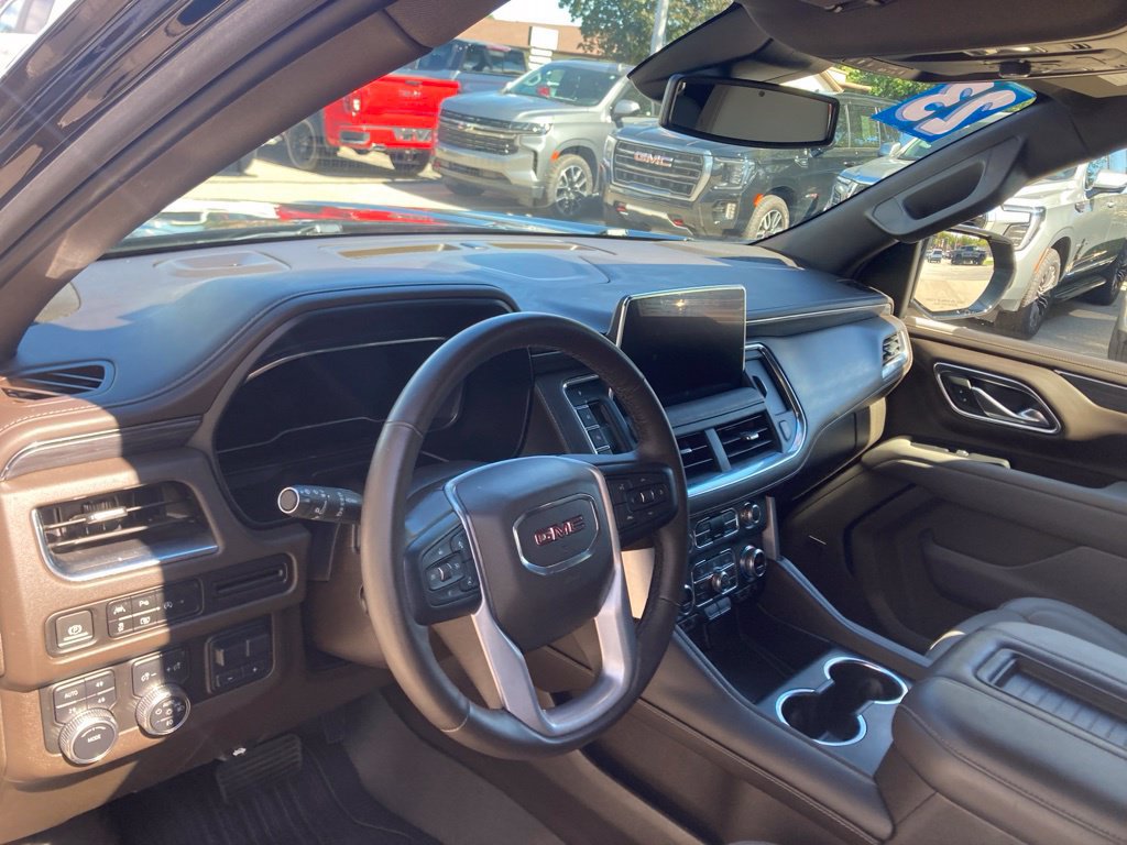 Certified 2023 GMC Yukon SLT w/ SLT Luxury Package AWD/4WD image 27