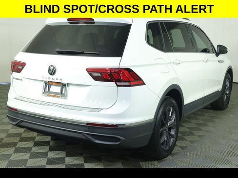 Used 2023 Volkswagen Tiguan SE w/ Panoramic Sunroof Package FWD image 9