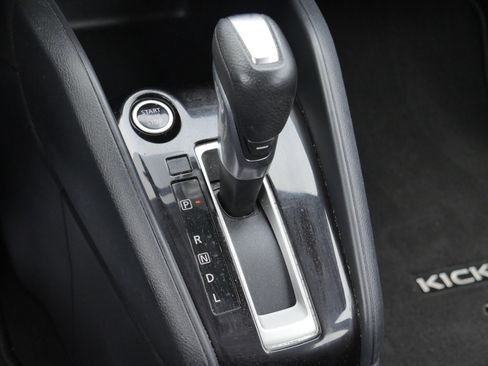 Certified 2020 Nissan Kicks S image 12