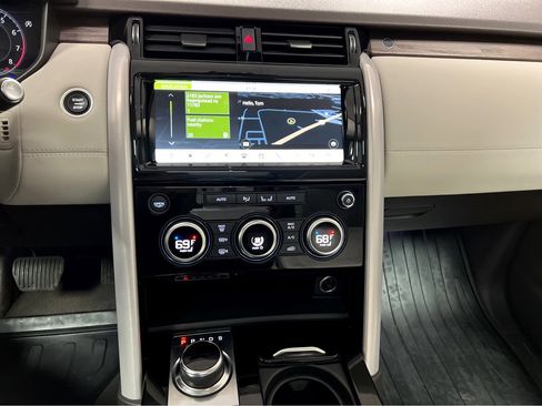 Used 2020 Land Rover Discovery HSE image 35