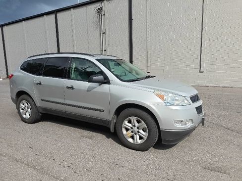 Used 2009 Chevrolet Traverse LS FWD image 1