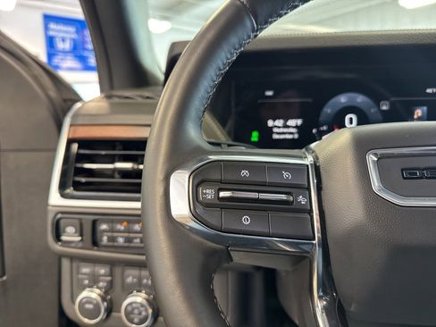 Used 2025 GMC Yukon XL Denali image 16