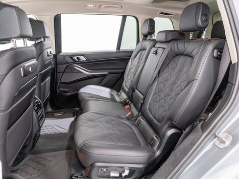 Used 2023 BMW X7 xDrive40i w/ Premium Package AWD/4WD image 32