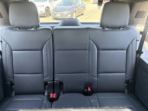 Used 2025 Chevrolet Tahoe LT RWD image 9
