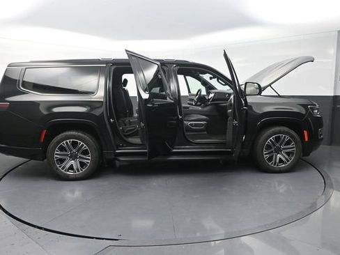 Used 2024 Jeep Wagoneer L Series II w/ Flexible Seating Group AWD/4WD image 37