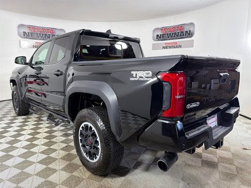 Used 2024 Toyota Tacoma TRD Off-Road image 6