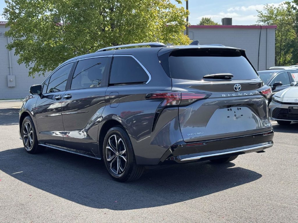 Used 2025 Toyota Sienna Platinum AWD/4WD image 26