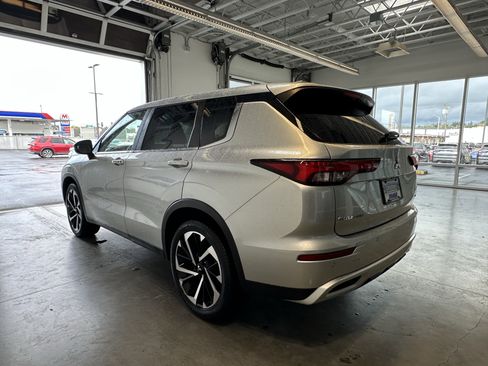 Used 2023 Mitsubishi Outlander SE image 5