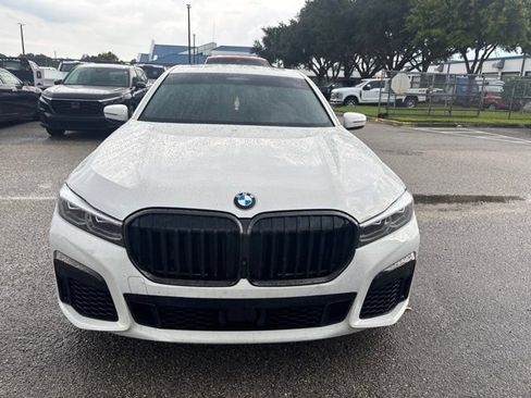 Used 2022 BMW 750i xDrive w/ Executive Package AWD/4WD image 2