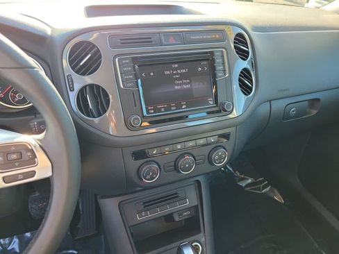 Used 2017 Volkswagen Tiguan S FWD image 22