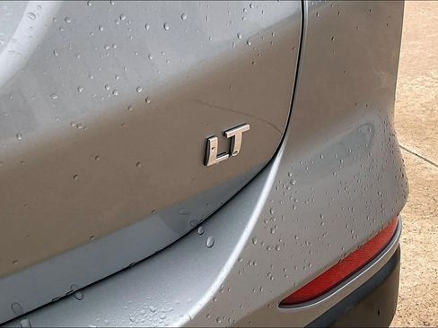 Used 2023 Chevrolet Equinox LT FWD image 9