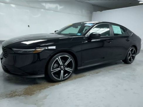 Used 2023 Honda Accord Sport image 4