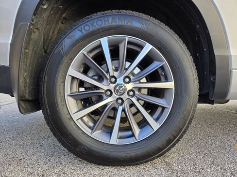 Used 2017 Toyota Highlander XLE image 25