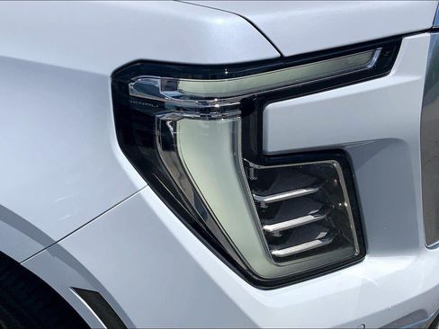 Used 2026 GMC Yukon Denali AWD/4WD image 21