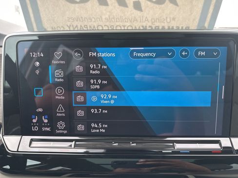 Certified 2024 Volkswagen Atlas SEL Premium R-Line image 24