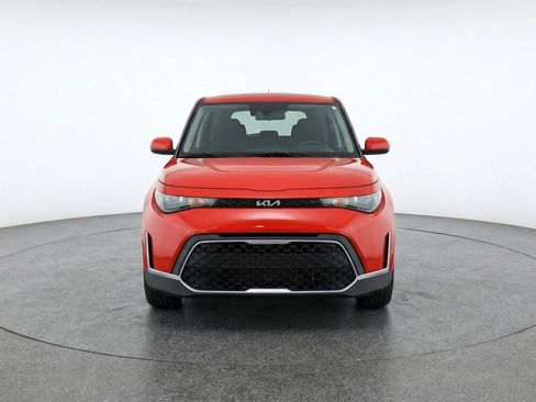 Used 2025 Kia Soul LX w/ LX Technology Package image 2